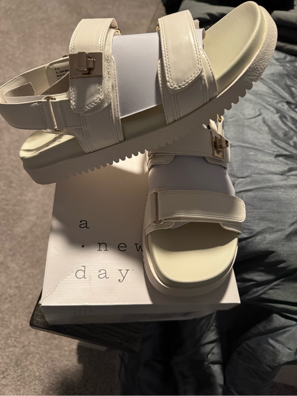 Jonie Sandals size 9.5